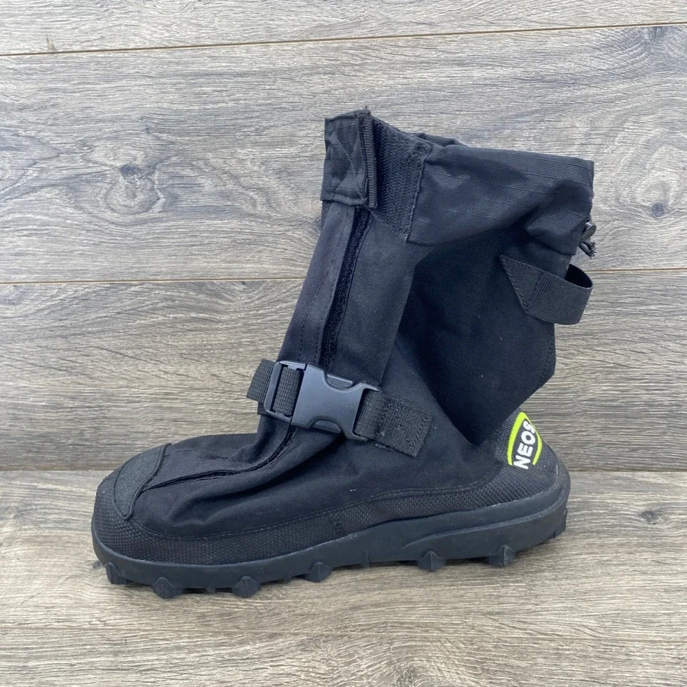 NEOS Navigator 5 Stabilicers Overshoe Size Medium Black Studded Snow Boots